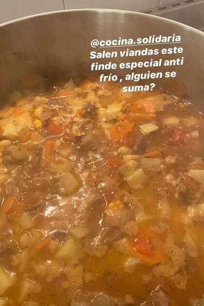 EL guiso antifrío que elaboraron Darín y su esposa luego se entregó luego para ser repartido a una organización llamada Cocina Solidaria