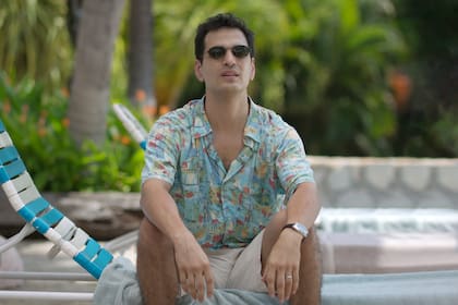 El guitarrista Bibi Marin en la piel de Kiko Cibrián