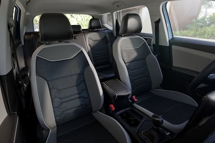 El habitáculo ofrece un diseño moderno y refinado con nuevas combinaciones de colores y materiales.