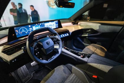 El habitáculo premium del nuevo 3008 con i-Cockpit panorámico y pantalla curva de 21 pulgadas.