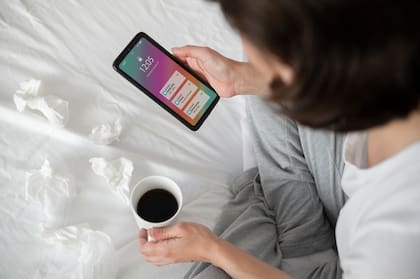 El hábito de controlar el teléfono apenas nos despertamos provoca que el cerebro se prepare para la distracción y no para la productividad