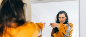 ¿Hablás solo? esto es lo que dice la psicología sobre eso