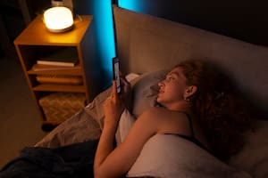 El hábito nocturno que según los neurólogos deteriora la memoria más rápido que cualquier otro