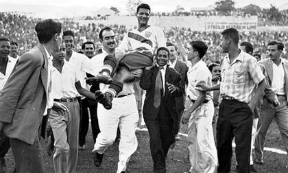 El haitiano Joe Gaetjens, autor del gol con el que Estados Unidos le ganó a Inglaterra 1 a 0 en el Mundial de Brasil 1950