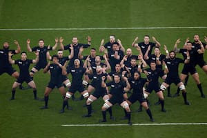 El Haka de los All Blacks con sonido de ambiente en Twickenham, un espectáculo ú