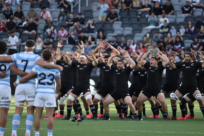 El Haka ejecutado por los jugadores de los All Blacks.