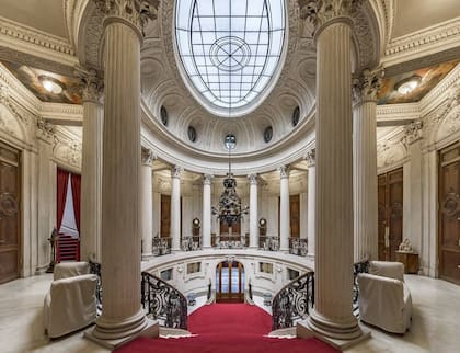 El hall de entrada del palacio fue inspirado en la Opera del palacio de Versalles