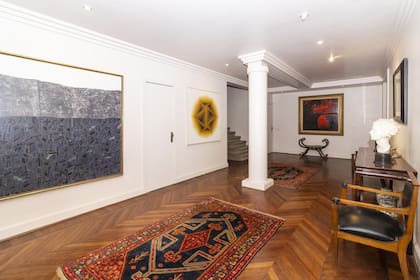 El Hall de la casa, antes de ser intervenido por las obras del artista plástico Andrés Paredes y sus ya clásicas mariposas