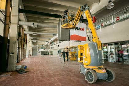 El hall de la estación de Retiro es uno de los sectores que están siendo renovados; se espera que la terminal pueda comenzar a operar antes de fin de año