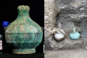 Arqueólogos abrieron una tumba de 2300 años y encontraron una botella de cerveza intacta