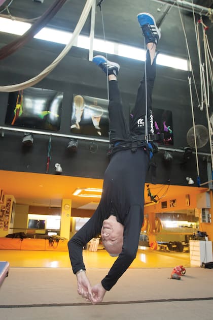 "El hecho de ejercitar el cerebro y el cuerpo con movimientos nunca antes probados también te entrena la tolerancia a la frustración", explica.