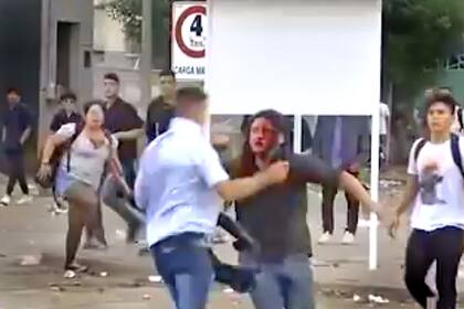 El hecho dejó dos jóvenes heridos y otros dos detenidos