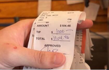 El hecho ocurrió el jueves pasado, cuando el dueño de Melly's Café atendió a dos parejas