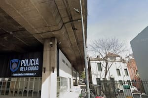 Un policía de la Ciudad murió luego de que se le cayera encima un cartel de la autopista 25 de Mayo