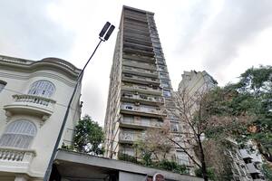 Un joven de 23 años murió al caer del piso 22 de una torre en frente del Botánico