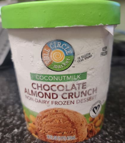 El helado Full Circle Market Coconutmilk Chocolate Almond Crunch fue ordenado que se retire de los comercios de manera inmediata