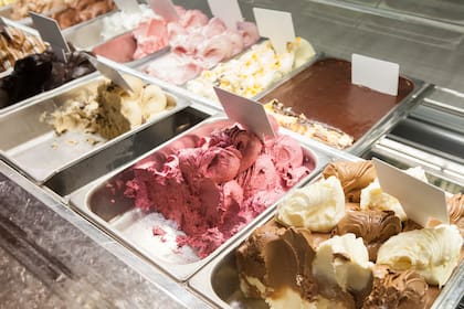 El helado se elabora con crema de menor tenor graso y materia prima importada de Italia, como pistachos, avellanas, almendras y amarena.