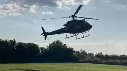 El helicóptero de Tom Cruise descendiendo en una casa familiar de Warwickshire, Reino Unido