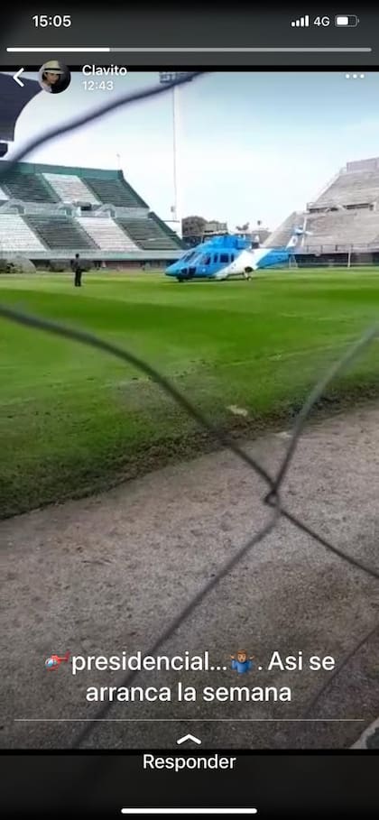 El helicóptero presidencial, sobre el césped del estadio de Ferro, en Caballito