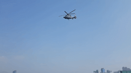 El helicóptero que parece volar por un efecto fotográfico