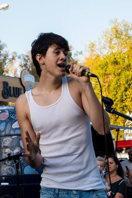 El heredero de Sebastián Ortega y Guillermina Valdes demostró que lleva la música en la sangre.