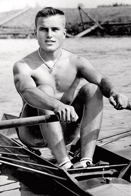 El hermano de la
princesa de Mónaco, John B. Kelly
Jr., en 1945. Dos años más tarde,
ganaría el Diamond Challenge
Sculls (uno de los tres principales
eventos de single scull en el
Reino Unido) en Henley-onThames (Oxfordshire).