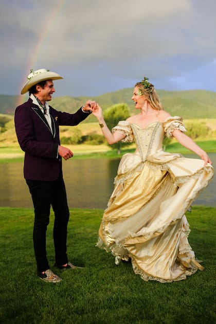 El hermano del multimillonario Elon Musk, Kimbal Musk, junto a su esposa Christiana