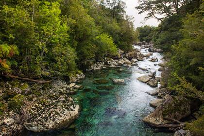 El hermoso río Reñihué, que desemboca directo en el Pacífico.