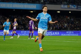 El héroe local Vergara brilla de nuevo mientras Napoli vence a Fiorentina