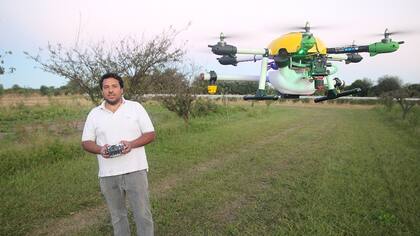 El hexacóptero sirve para fumigar y hacer control de plagas