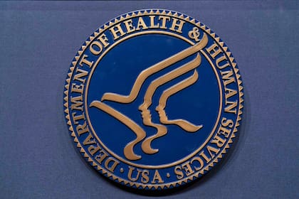 El HHS decidió congelar aproximadamente US$10 mil millones destinados a programas de asistencia social