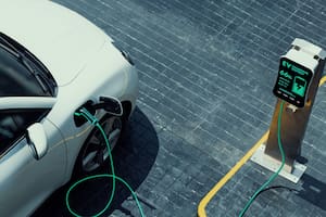 Cuánto dura la batería de un auto eléctrico y qué pasa cuando "envejecen", según los expertos