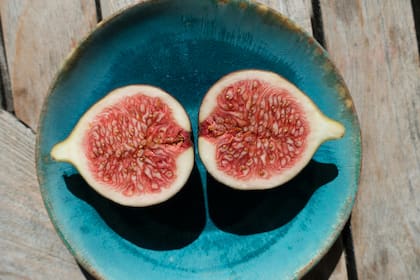 El higo es considerado una de las frutas más antiguas del mundo y sus propiedades benéficas van desde el control del azúcar en sangre hasta el combate del estreñimiento