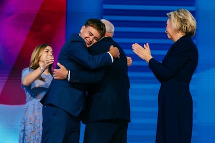 El hijo de Tim Walz presenció un tiroteo que terminó con un adolescente herido de gravedad