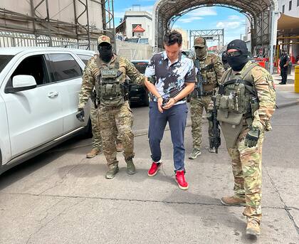 El hijo del histórico campeón mexicano abandonó el penal de Hermosillo luego de que un juez le permitió seguir el proceso fuera de prisión