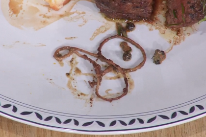 El hilo de la polémica, utilizado para darle forma al lomo que cocinó Jakub