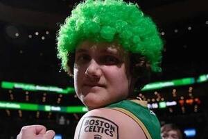 Un hincha se tatuó a los Boston Celtics campeones, el equipo perdió y su imagen se volvió viral