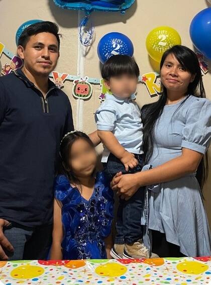 El hispano y su familia esperan que un milagro les permita seguir juntos en los Estados Unidos