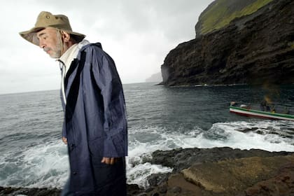El historiador holandés-estadounidense Bernard Keiser en la isla Robinson Crusoe