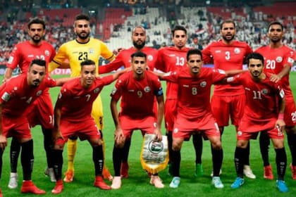 El histórico equipo que saltó al campo para el primer partido de Yemen en la Copa Asiática, en Abu Dhabi
