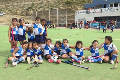 El hockey sobre césped es otro de los grandes sustentos del club Chenque.