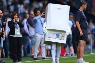 Conocé a El Hombre Caldera, "la peor mascota de la historia"