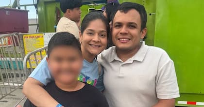 El hombre ahora se encuentra detenido en un centro en Mason, Tennessee, sin que su familia haya podido comunicarse con él