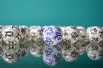 El hombre aprovechó su buena fortuna para publicitar la venta de boletos de lotería en su establecimiento