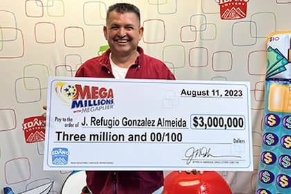 El hombre cobró su premio de Mega Millions hasta un mes después