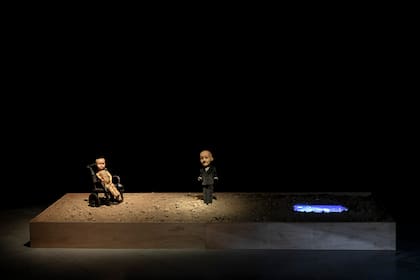 El hombre de arena, en el Moderno junto a fotografías de Magdalena Viggiani