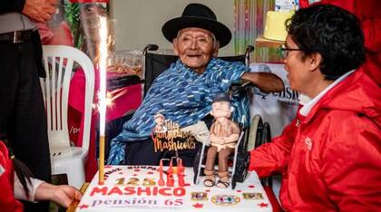 El hombre en su cumpleaños.