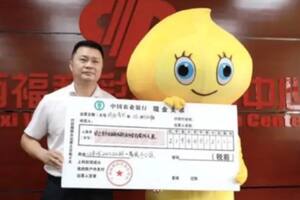 El hombre fue a cobrar el premio de la lotería disfrazado de una caricatura