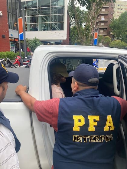 El hombre fue detenido por la PFA