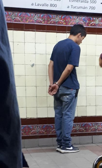 El hombre fue golpeado y detenido por los pasajeros que se encontraban en la formación